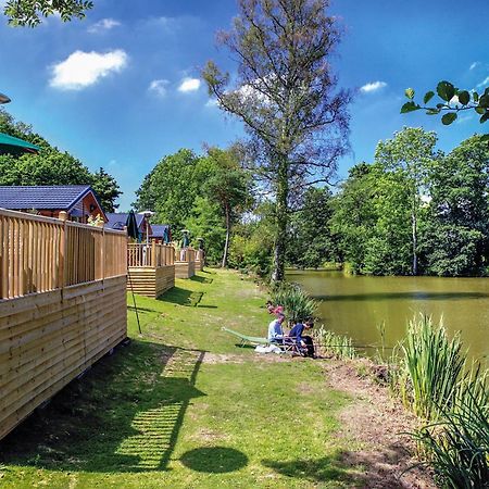 Upton Lakes Lodges Cullompton Ngoại thất bức ảnh