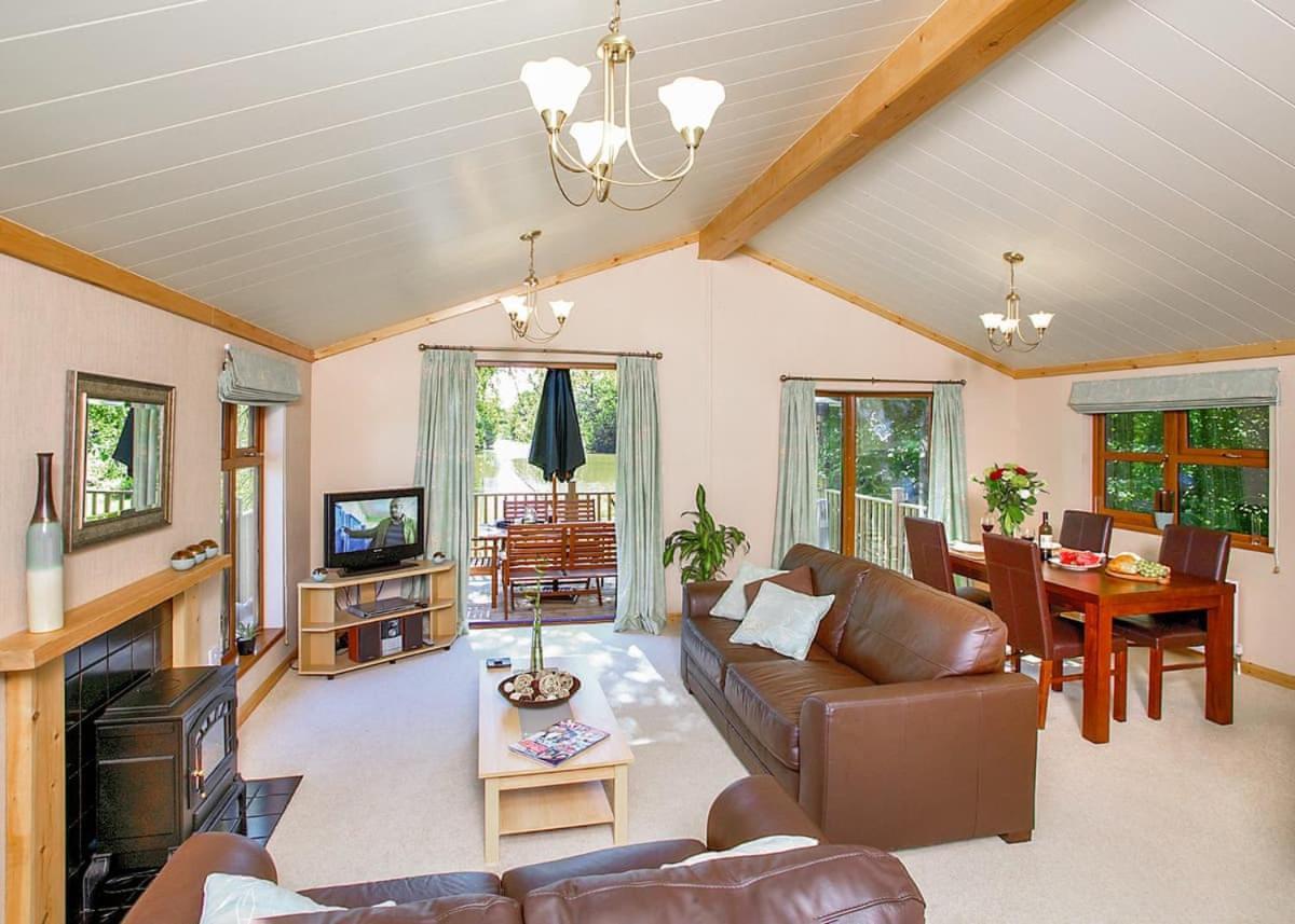Upton Lakes Lodges Cullompton Ngoại thất bức ảnh