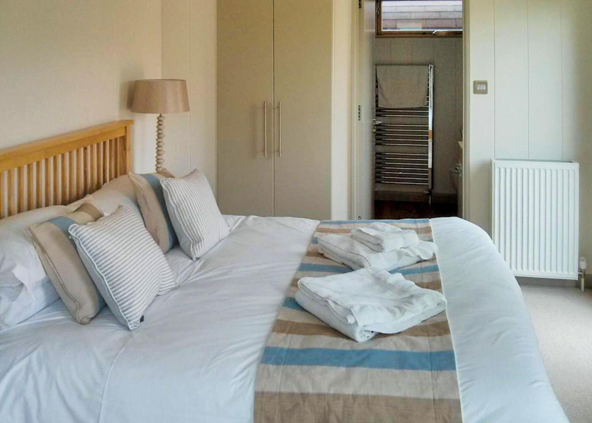 Upton Lakes Lodges Cullompton Ngoại thất bức ảnh