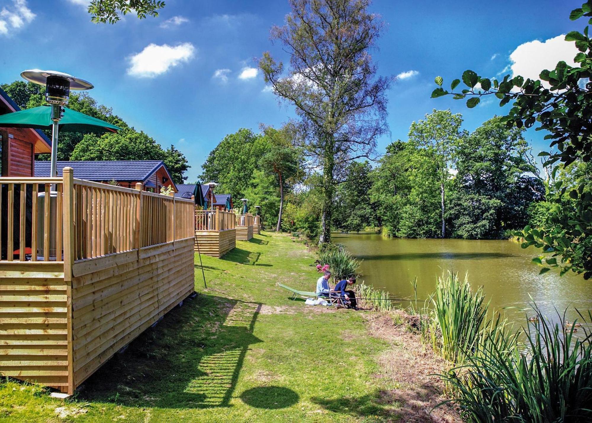 Upton Lakes Lodges Cullompton Ngoại thất bức ảnh